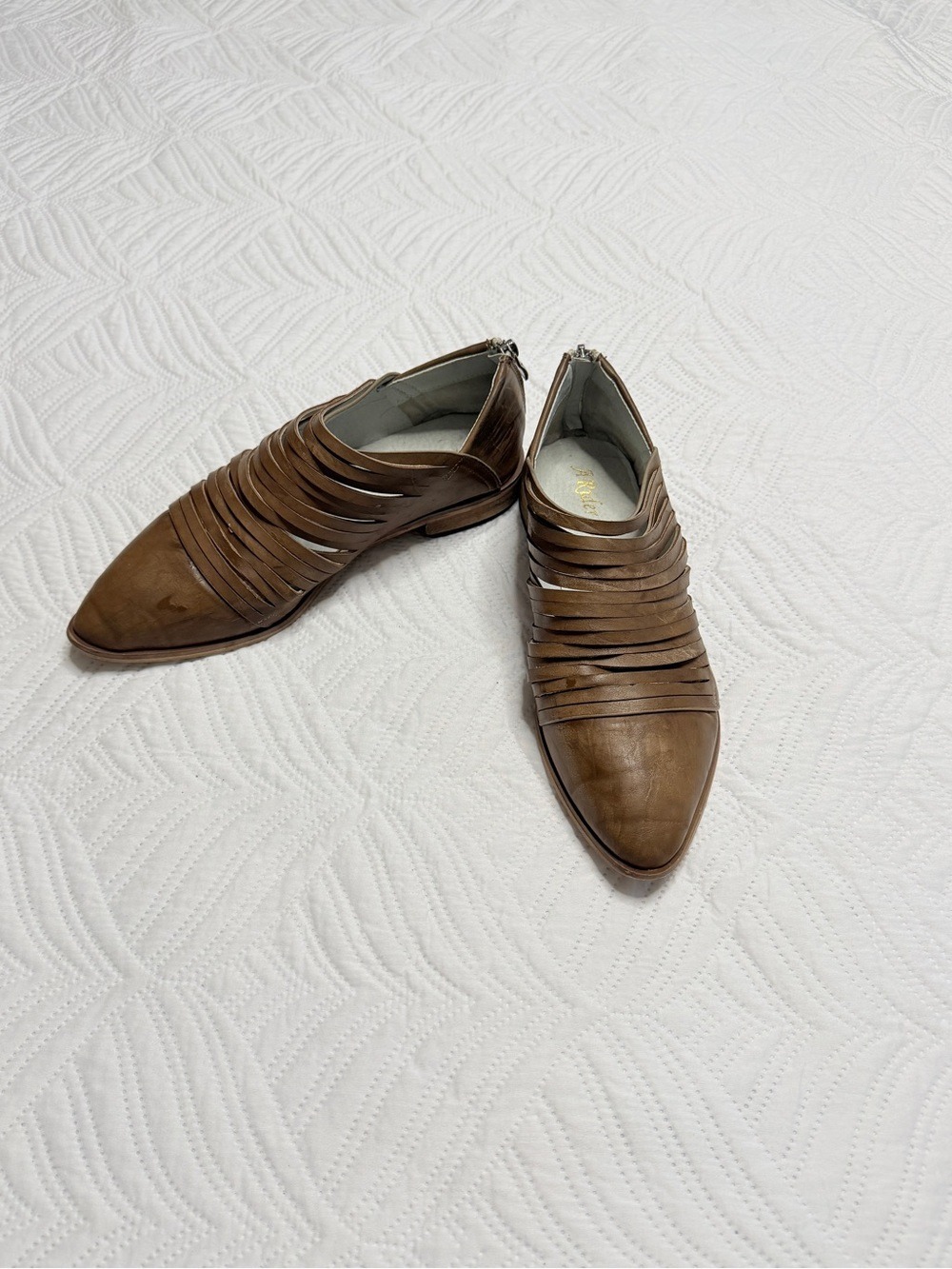 A Rider Girl Women’s Brown Strappy Pointed Faux Leather Loafer Flats. Size 39 (8
